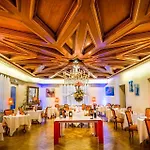 Restaurant Logis La Palette 호텔