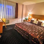 Restaurant Logis La Palette Hotell