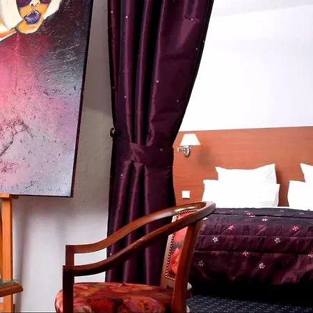 Logis Restaurant La Palette Hotell