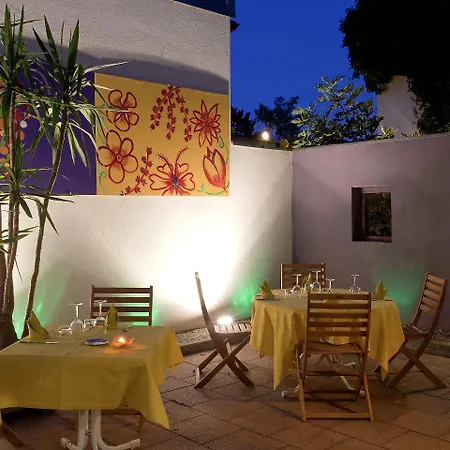 Hotell Logis Restaurant La Palette 3*