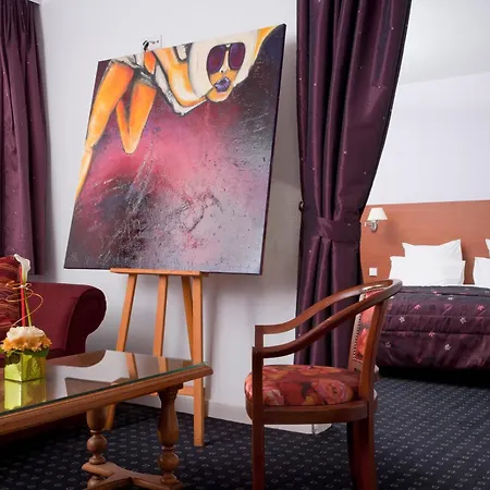 Restaurant Logis La Palette Hotell