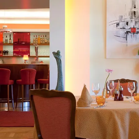 Logis Restaurant La Palette 호텔 3*