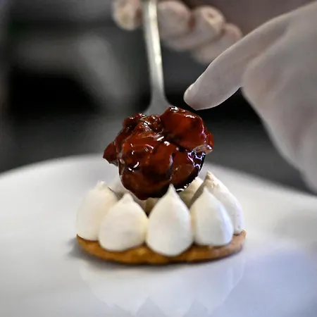 Logis Restaurant La Palette Hotell