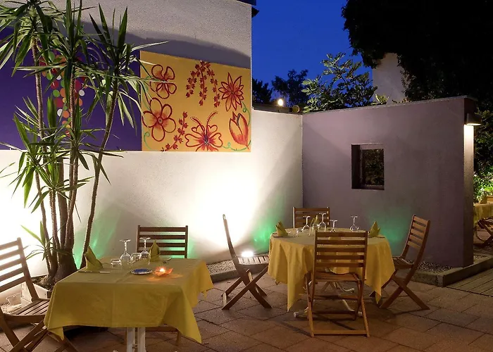 Hotell Restaurant Logis La Palette 3*