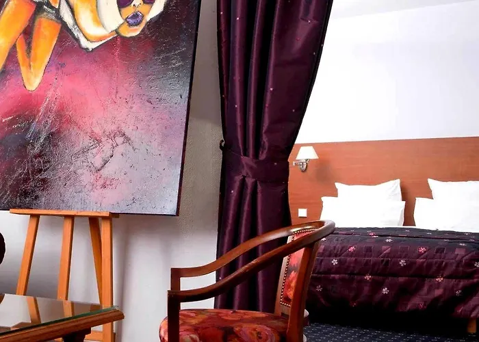 Restaurant Logis La Palette Hotell