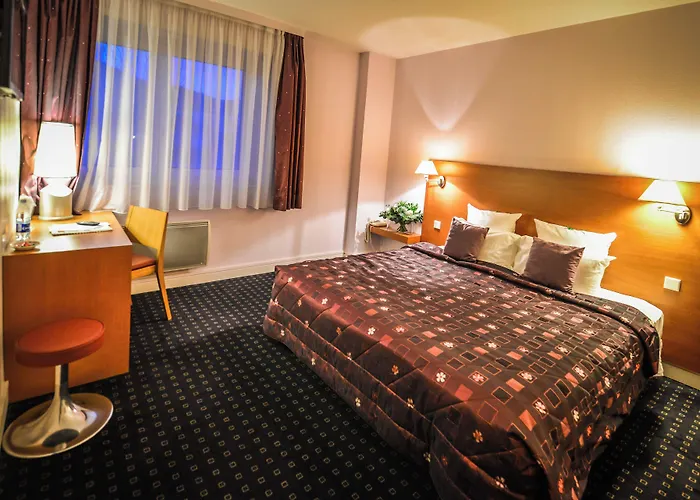 Restaurant Logis La Palette Hotell